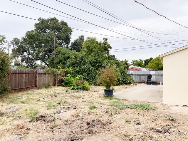 6121 24th St, Sacramento, CA 95822