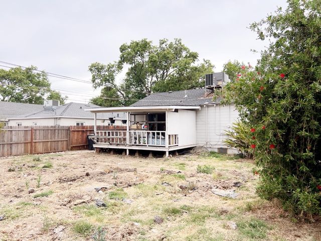 6121 24th St, Sacramento, CA 95822