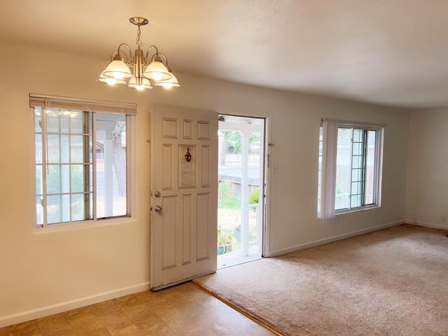 6121 24th St, Sacramento, CA 95822