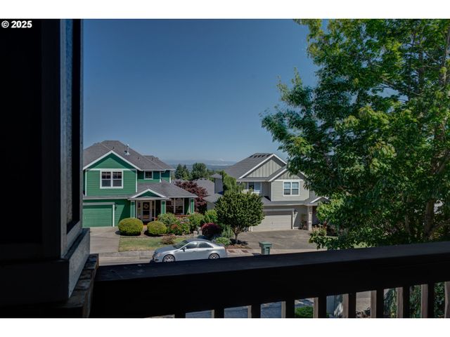 523 GOLDEN EAGLE St Nw, Salem, OR 97304