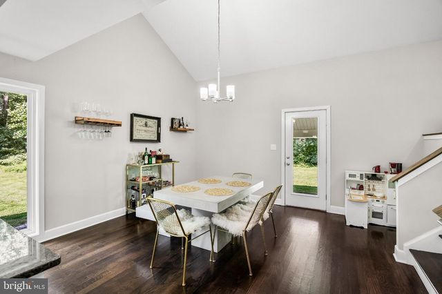 1 BLOOMER DR, Burlington, NJ 08016