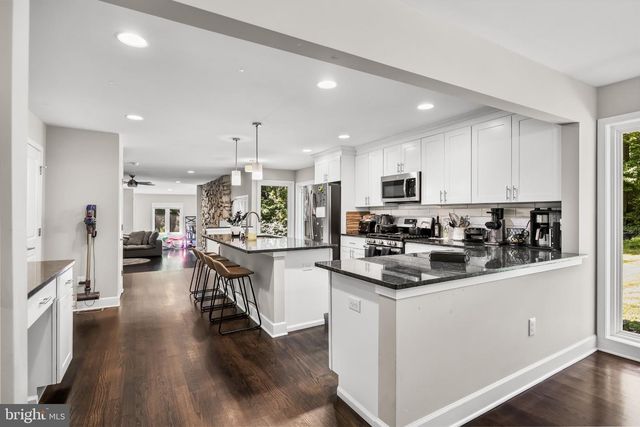 1 BLOOMER DR, Burlington, NJ 08016