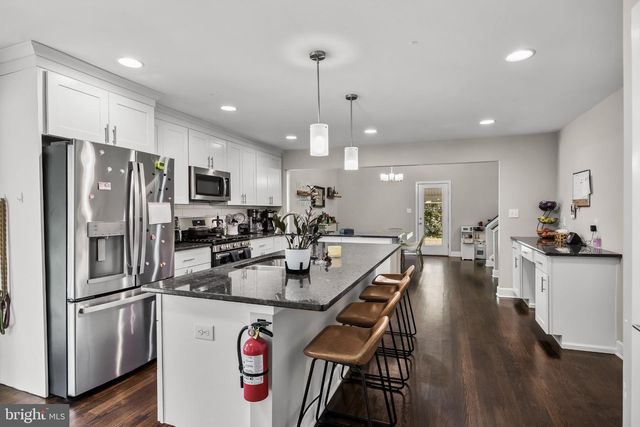 1 BLOOMER DR, Burlington, NJ 08016