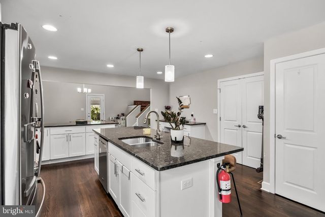 1 BLOOMER DR, Burlington, NJ 08016