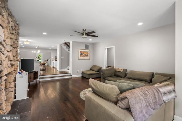 1 BLOOMER DR, Burlington, NJ 08016