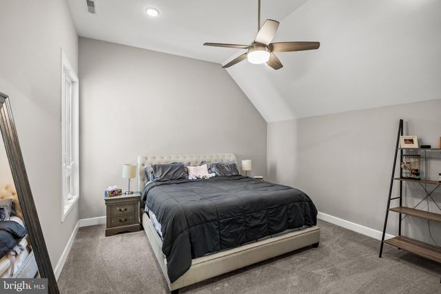 1 BLOOMER DR, Burlington, NJ 08016