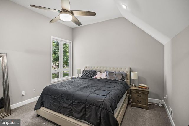 1 BLOOMER DR, Burlington, NJ 08016