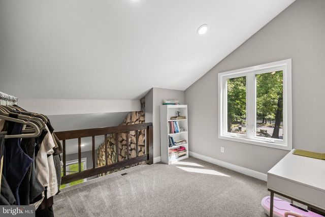 1 BLOOMER DR, Burlington, NJ 08016