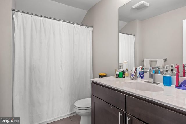 1 BLOOMER DR, Burlington, NJ 08016
