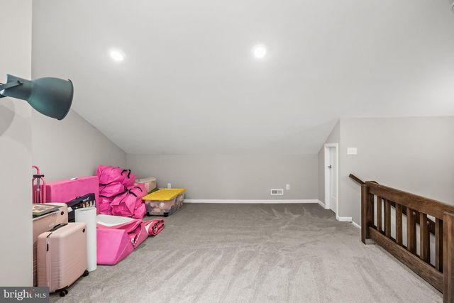 1 BLOOMER DR, Burlington, NJ 08016