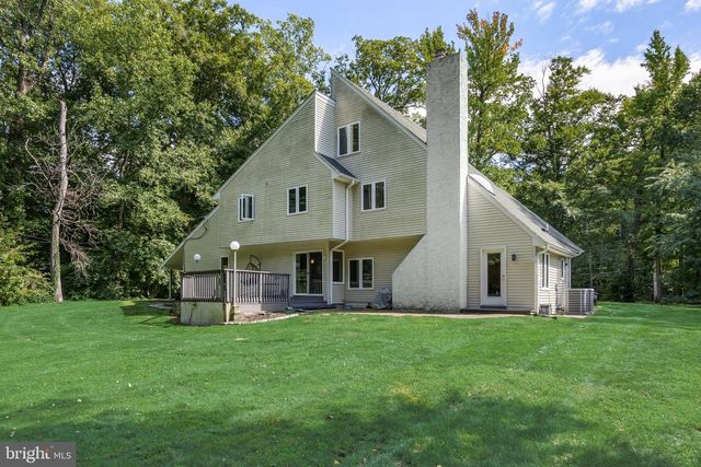 1 BLOOMER DR, Burlington, NJ 08016