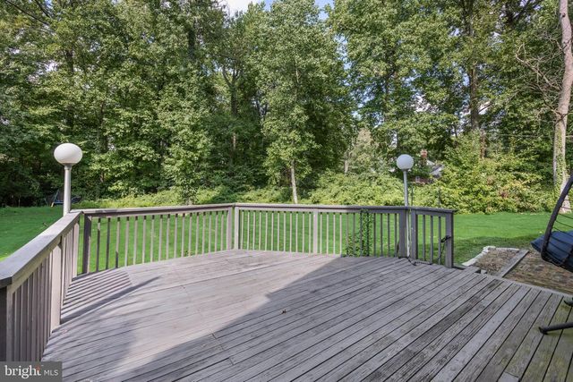 1 BLOOMER DR, Burlington, NJ 08016