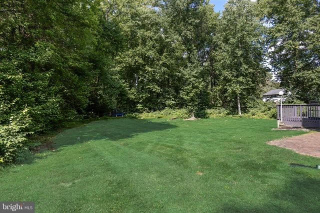 1 BLOOMER DR, Burlington, NJ 08016