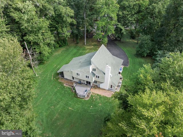 1 BLOOMER DR, Burlington, NJ 08016