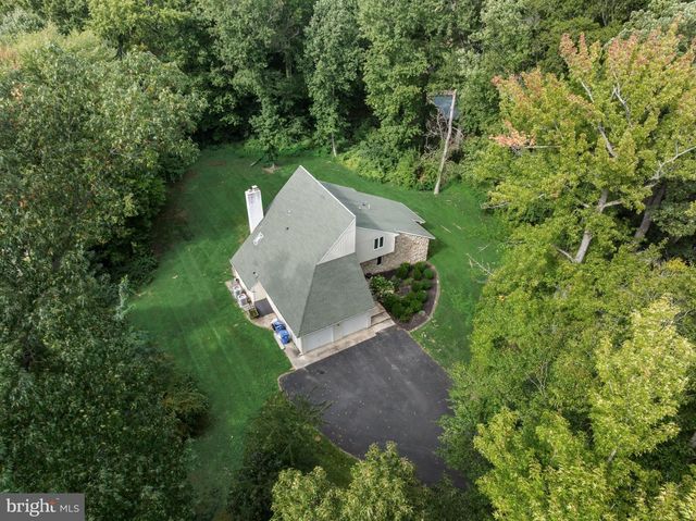 1 BLOOMER DR, Burlington, NJ 08016