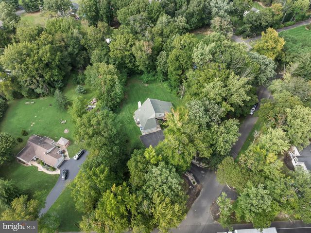 1 BLOOMER DR, Burlington, NJ 08016
