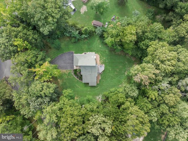 1 BLOOMER DR, Burlington, NJ 08016