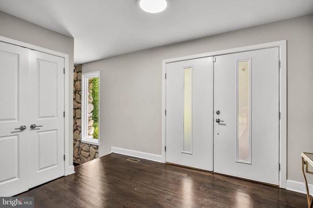 1 BLOOMER DR, Burlington, NJ 08016