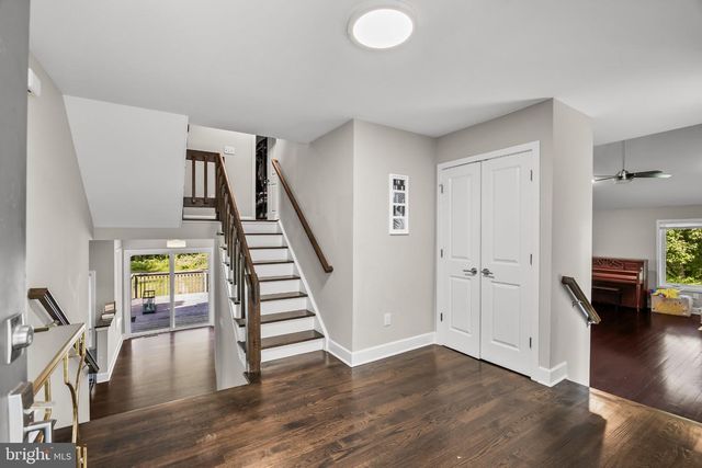 1 BLOOMER DR, Burlington, NJ 08016