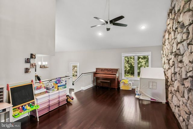 1 BLOOMER DR, Burlington, NJ 08016