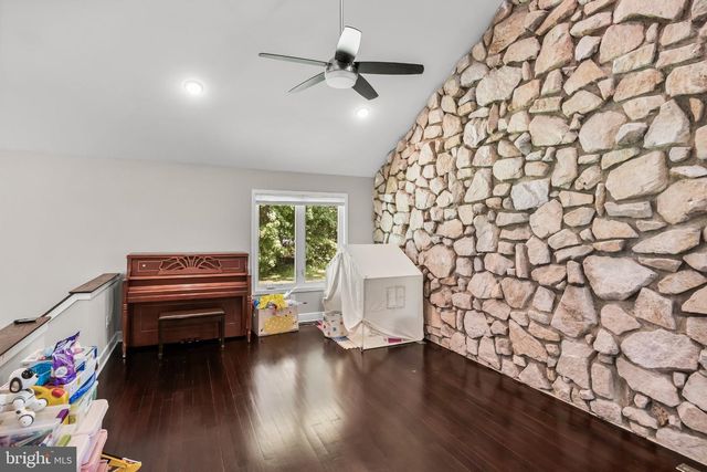 1 BLOOMER DR, Burlington, NJ 08016
