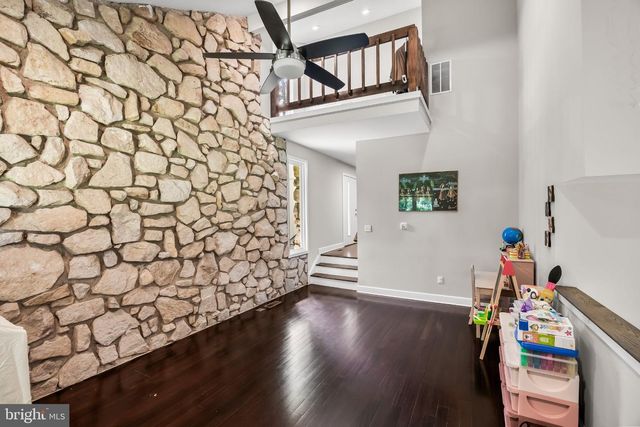 1 BLOOMER DR, Burlington, NJ 08016