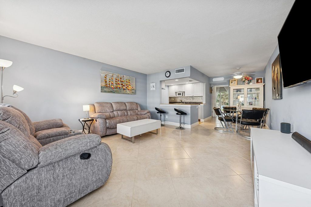 Image 2 of property listing at 2565 S Ocean Boulevard 1180, Palm Beach, FL 33480