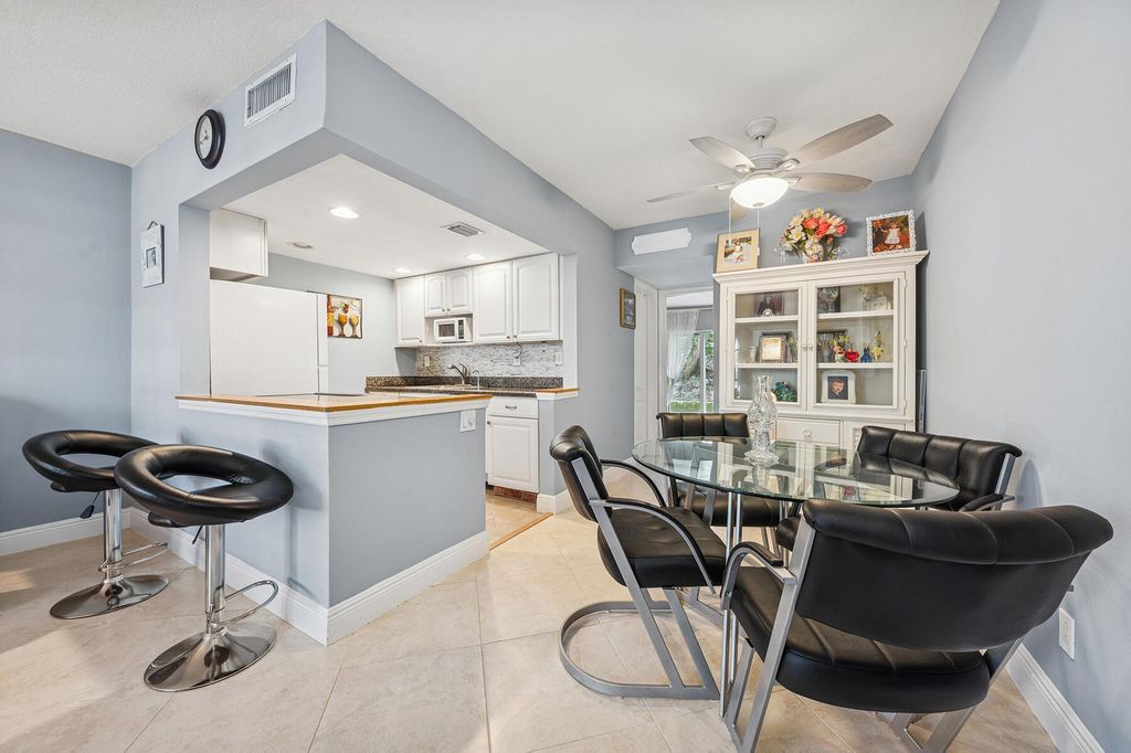 Image 4 of property listing at 2565 S Ocean Boulevard 1180, Palm Beach, FL 33480