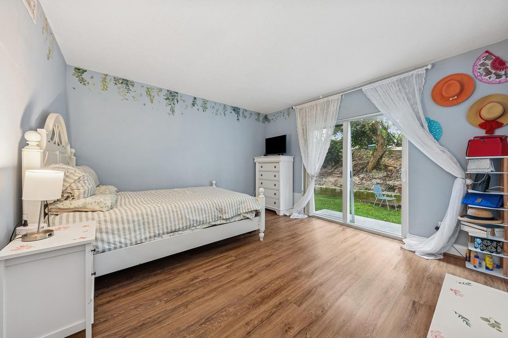 Image 7 of property listing at 2565 S Ocean Boulevard 1180, Palm Beach, FL 33480