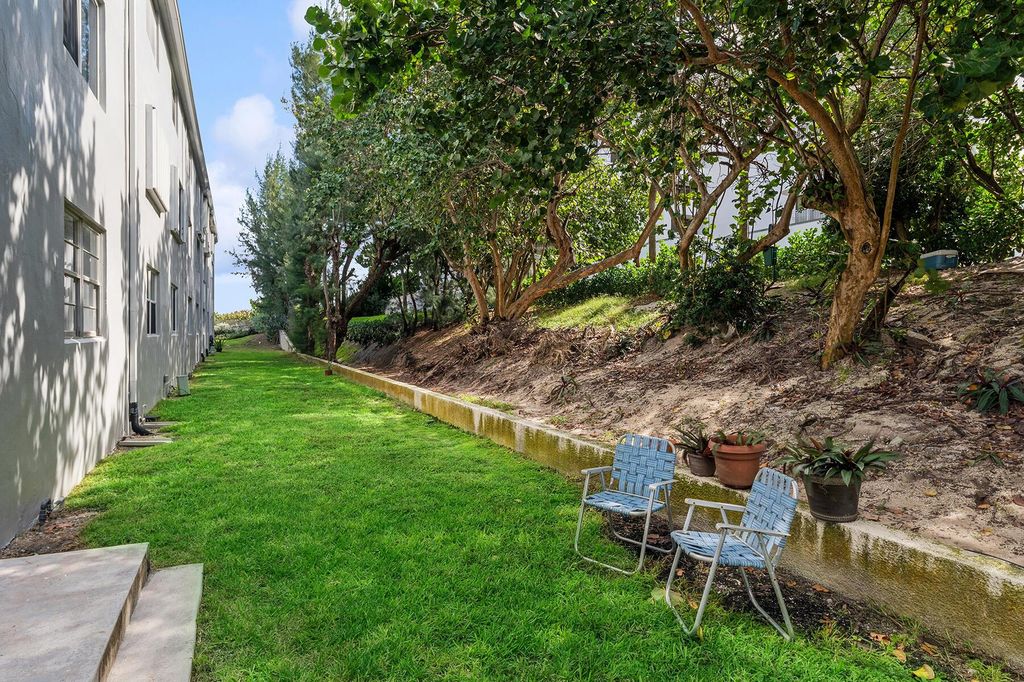 Image 9 of property listing at 2565 S Ocean Boulevard 1180, Palm Beach, FL 33480