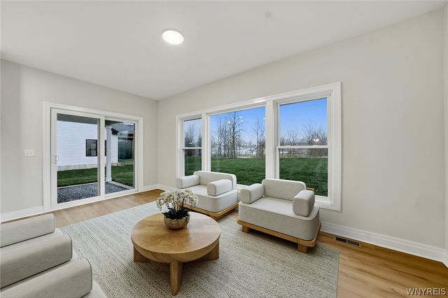 28 Fieldstream Lane, Lancaster, NY 14086