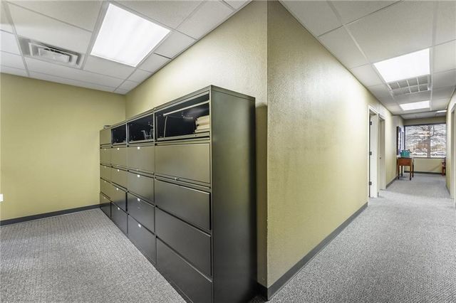 1479 executive Place B, Springdale, AR 72762