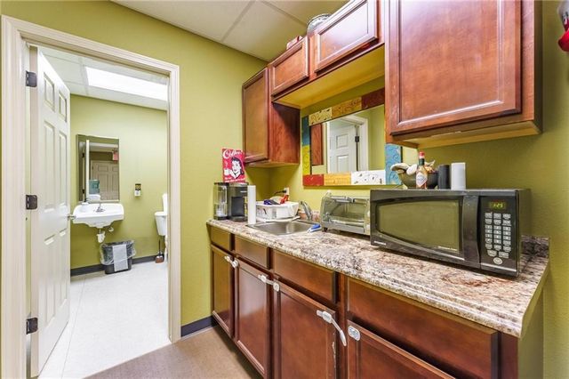 1479 executive Place B, Springdale, AR 72762