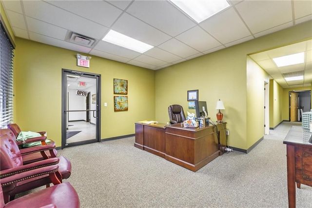 1479 executive Place B, Springdale, AR 72762