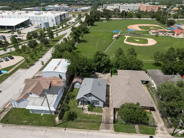 1305 Munger Street, Houston, TX 77023