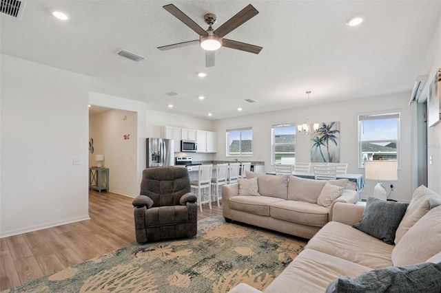 1682 LITTLELEAF BOXWOOD LOOP, Mascotte, FL 34753
