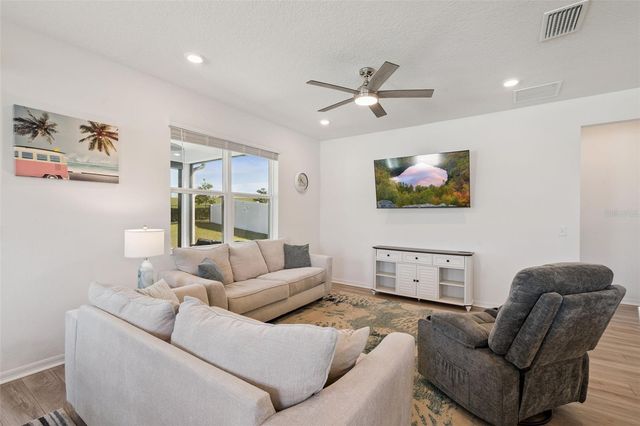 1682 LITTLELEAF BOXWOOD LOOP, Mascotte, FL 34753