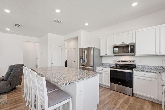 1682 LITTLELEAF BOXWOOD LOOP, Mascotte, FL 34753