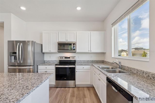 1682 LITTLELEAF BOXWOOD LOOP, Mascotte, FL 34753