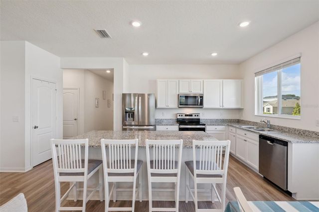 1682 LITTLELEAF BOXWOOD LOOP, Mascotte, FL 34753