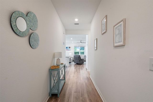 1682 LITTLELEAF BOXWOOD LOOP, Mascotte, FL 34753