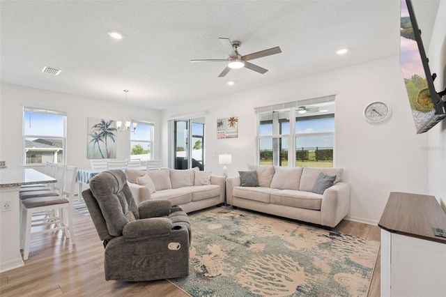 1682 LITTLELEAF BOXWOOD LOOP, Mascotte, FL 34753