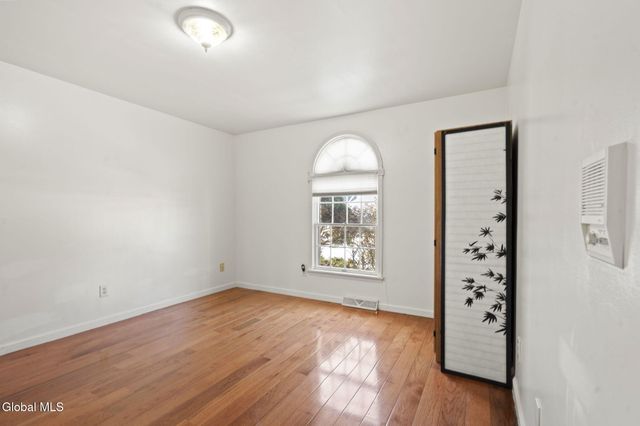 28 Dogwood Lane, Colonie, NY 12211