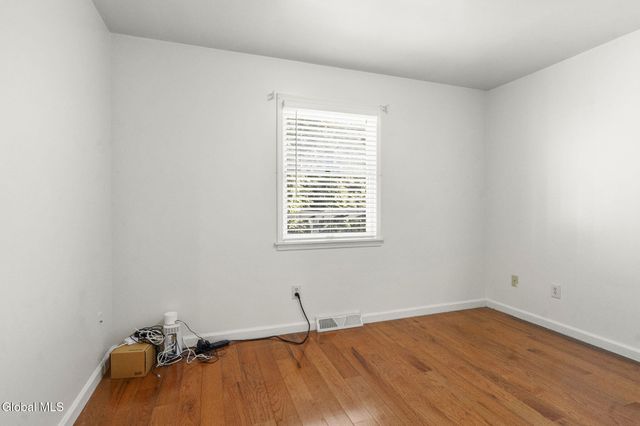 28 Dogwood Lane, Colonie, NY 12211