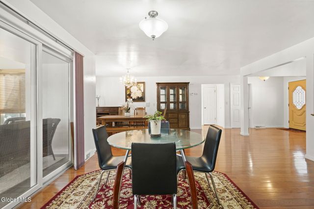 28 Dogwood Lane, Colonie, NY 12211