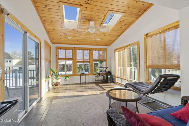 28 Dogwood Lane, Colonie, NY 12211