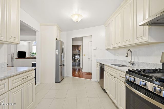 28 Dogwood Lane, Colonie, NY 12211