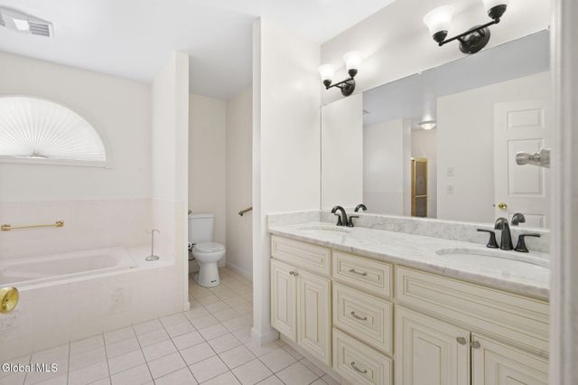 28 Dogwood Lane, Colonie, NY 12211