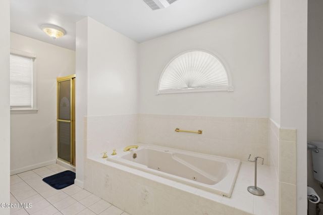 28 Dogwood Lane, Colonie, NY 12211