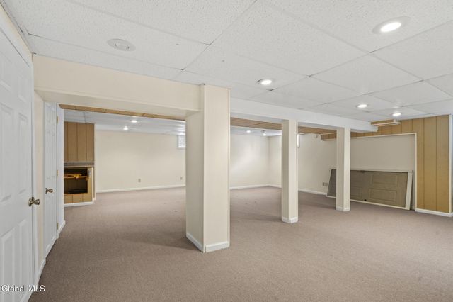 28 Dogwood Lane, Colonie, NY 12211